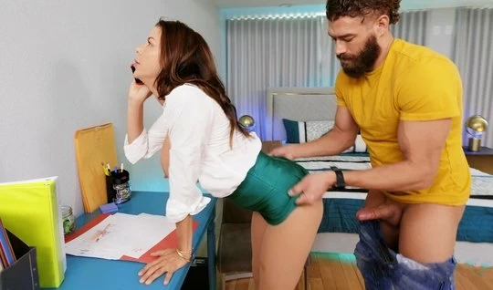 Австриец порет в зад красивую грудастую милфу у нее дома - секс порно видео